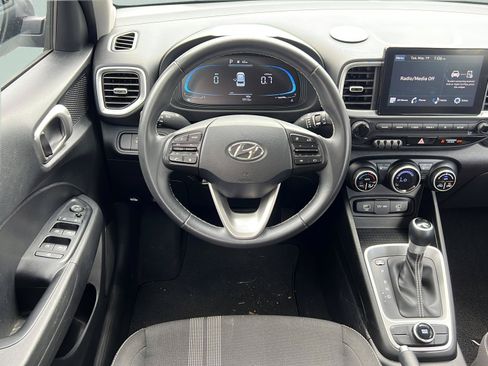 Used 2025 Hyundai Venue SEL FWD image 12