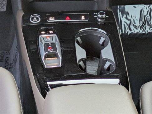 Used 2025 Audi Q6 e-tron Premium Plus w/ Premium Plus image 21