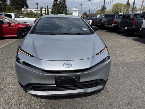 Used 2023 Toyota Prius XLE image 8