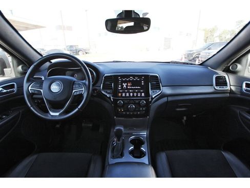 Used 2022 Jeep Grand Cherokee Laredo X RWD image 12