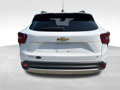 Used 2025 Chevrolet Trax LT FWD image 10