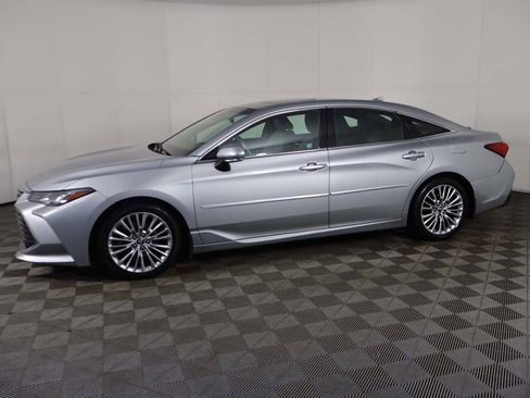 Used 2019 Toyota Avalon Limited image 21