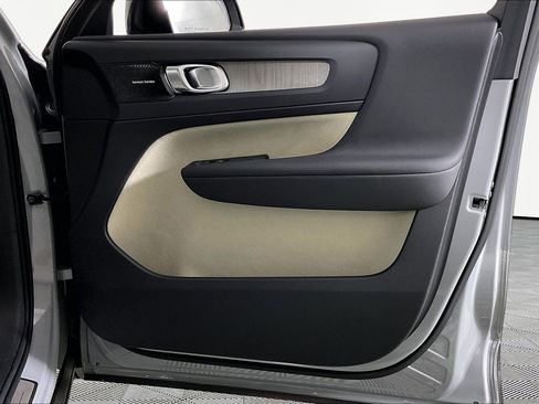 Used 2025 Volvo XC40 B5 Plus w/ Protection Package Premier AWD/4WD image 24