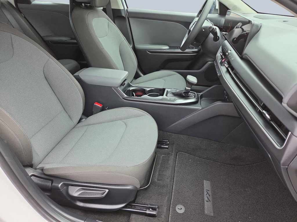 Used 2026 Kia K4 FWD image 32
