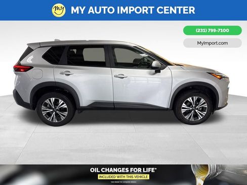 Used 2022 Nissan Rogue SV image 8