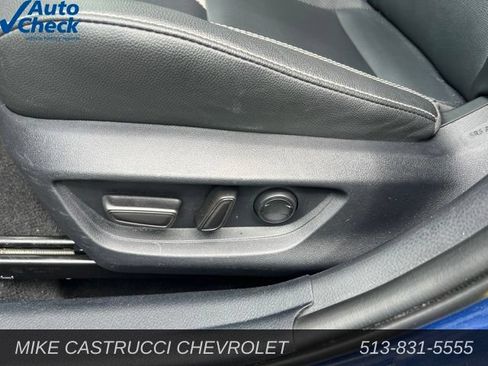Used 2025 Toyota Camry SE FWD image 9