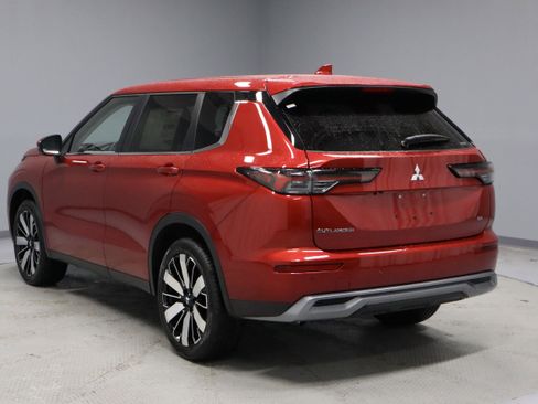 New 2025 Mitsubishi Outlander SE image 6