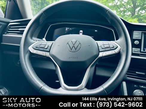Used 2024 Volkswagen Jetta SE FWD image 11