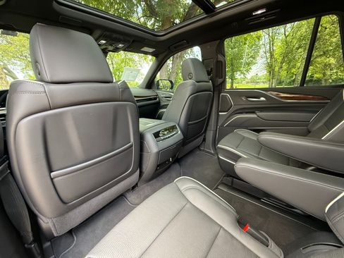 Used 2024 Cadillac Escalade Premium Luxury AWD/4WD image 29