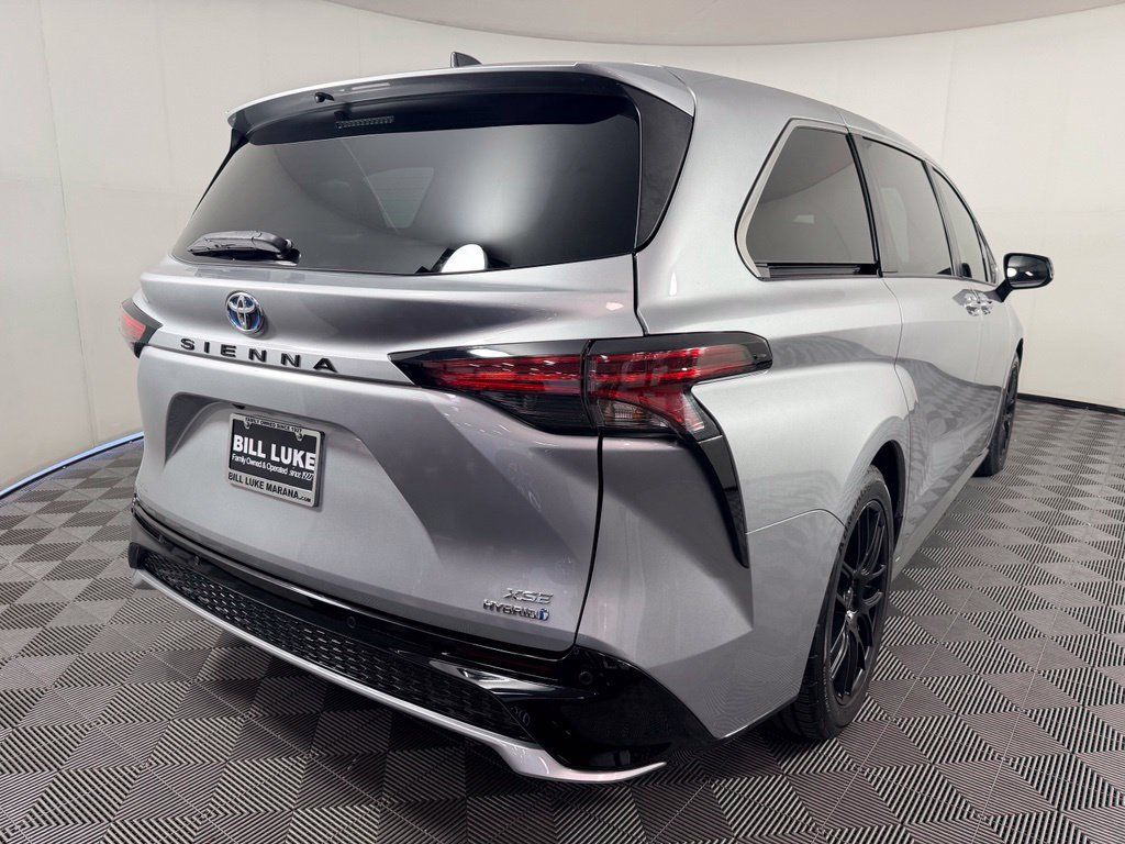 Used 2021 Toyota Sienna XSE FWD image 14