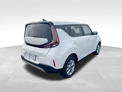Certified 2025 Kia Soul LX w/ LX Technology Package FWD image 8