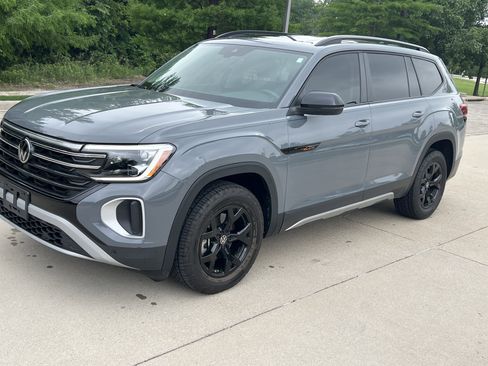 Certified 2024 Volkswagen Atlas Peak Edition SE AWD/4WD image 6