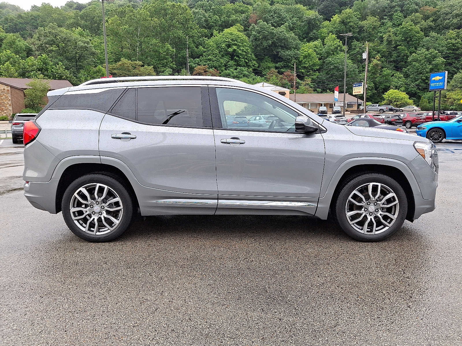 Used 2023 GMC Terrain Denali w/ Denali Premium Package AWD/4WD image 7