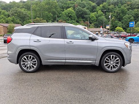 Used 2023 GMC Terrain Denali w/ Denali Premium Package AWD/4WD image 7