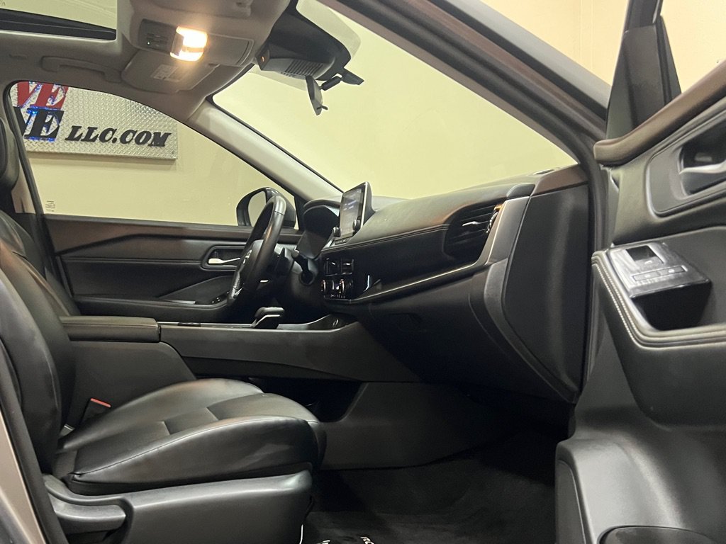 Used 2023 Nissan Rogue SV w/ SV Premium Package AWD/4WD image 14