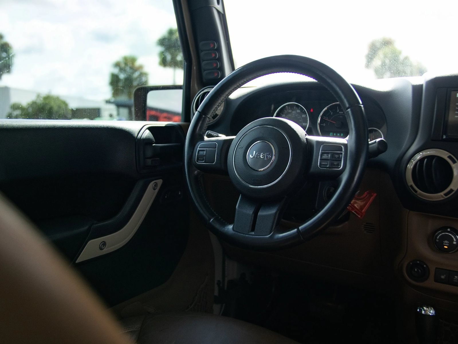 Used 2017 Jeep Wrangler Unlimited Sahara AWD/4WD image 33