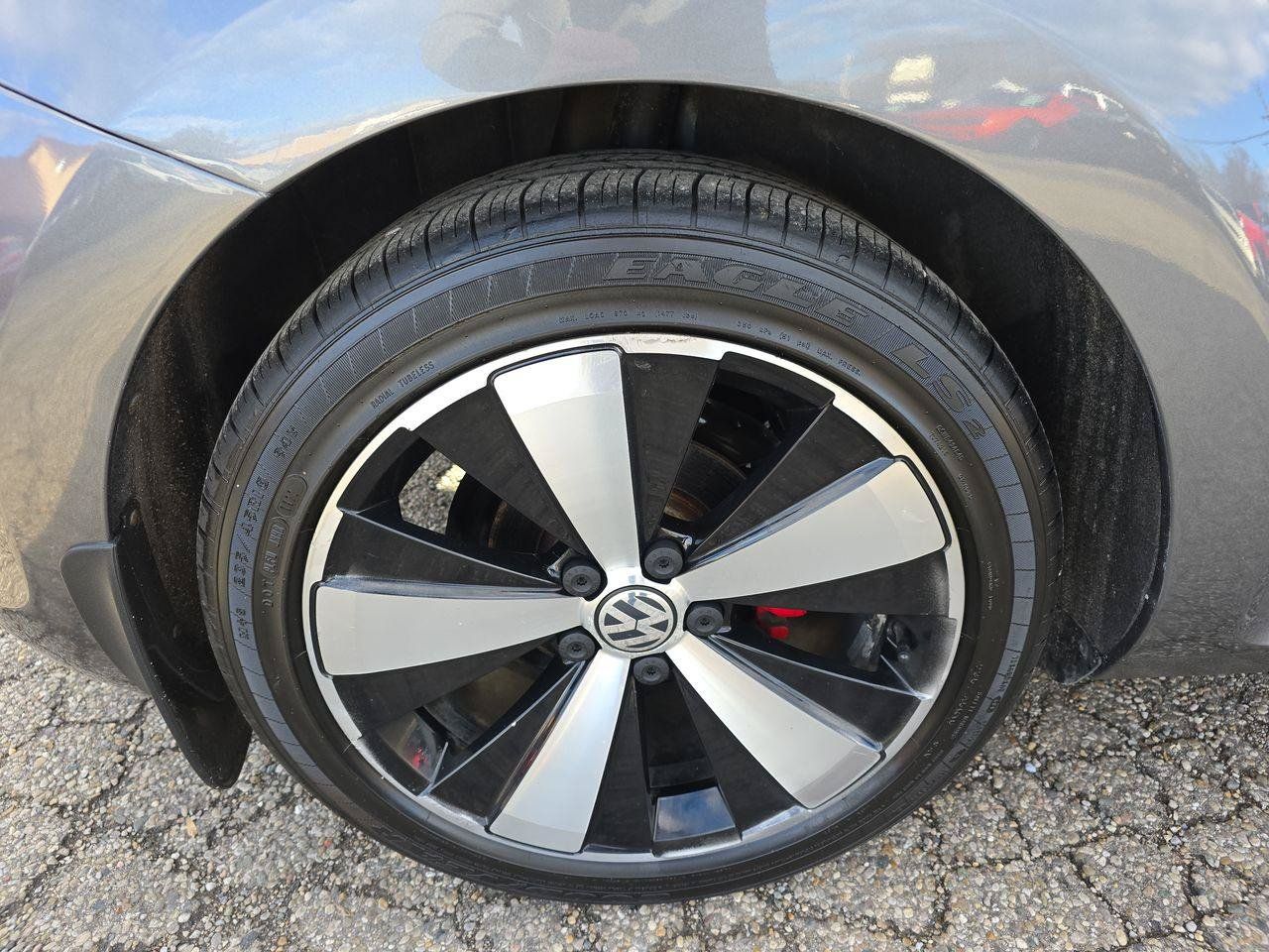 Used 2014 Volkswagen Beetle R-Line FWD image 16