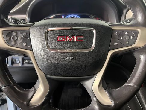 Used 2022 GMC Acadia Denali w/ Denali Ultimate Package AWD/4WD image 16