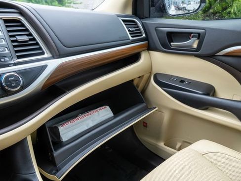 Used 2019 Toyota Highlander Limited FWD image 41