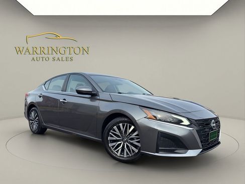 Used 2023 Nissan Altima 2.5 SV image 1
