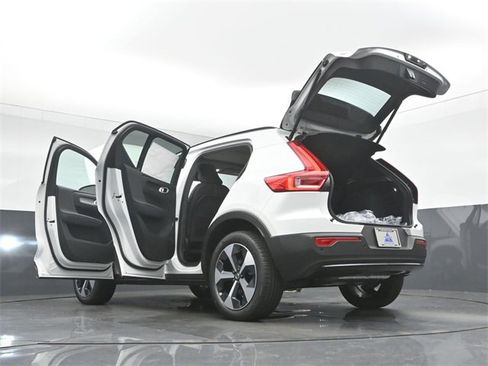 New 2026 Volvo XC40 B5 Core w/ Climate Package image 54