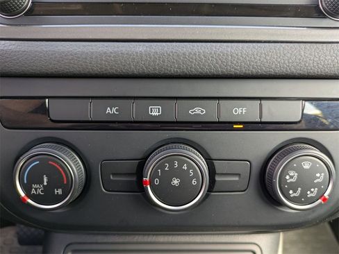 Used 2017 Volkswagen Tiguan S image 26