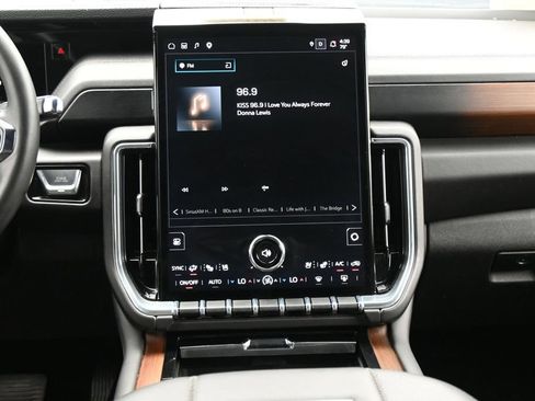 Used 2025 GMC Yukon Denali AWD/4WD image 19