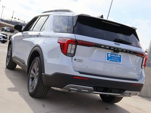 New 2026 Ford Explorer Active w/ Active Comfort Package AWD/4WD image 3
