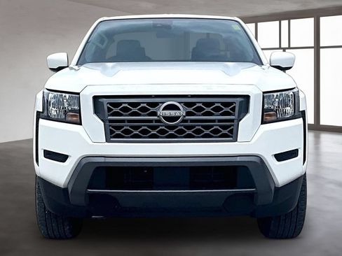 Used 2024 Nissan Frontier SV RWD image 2
