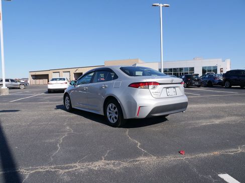 Used 2024 Toyota Corolla LE image 6