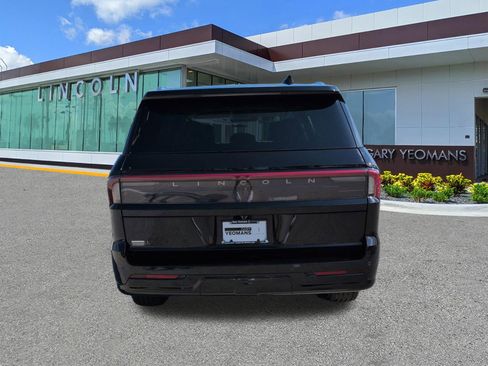 New 2026 Lincoln Navigator Premiere AWD/4WD image 5