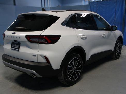 New 2025 Ford Escape SE image 29