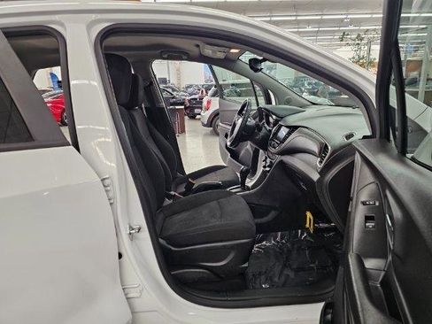 Used 2020 Chevrolet Trax LS w/ Tint and Cruise Package AWD/4WD image 10