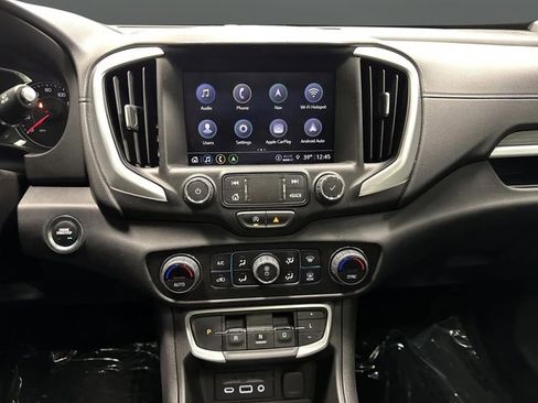 Used 2024 GMC Terrain SLT w/ Infotainment Package II image 9