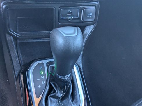 Used 2021 Jeep Renegade Latitude image 24