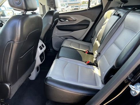 Used 2024 GMC Terrain SLT image 28