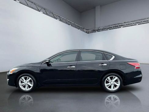 Used 2015 Nissan Altima 2.5 SV w/ Convenience Package FWD image 2