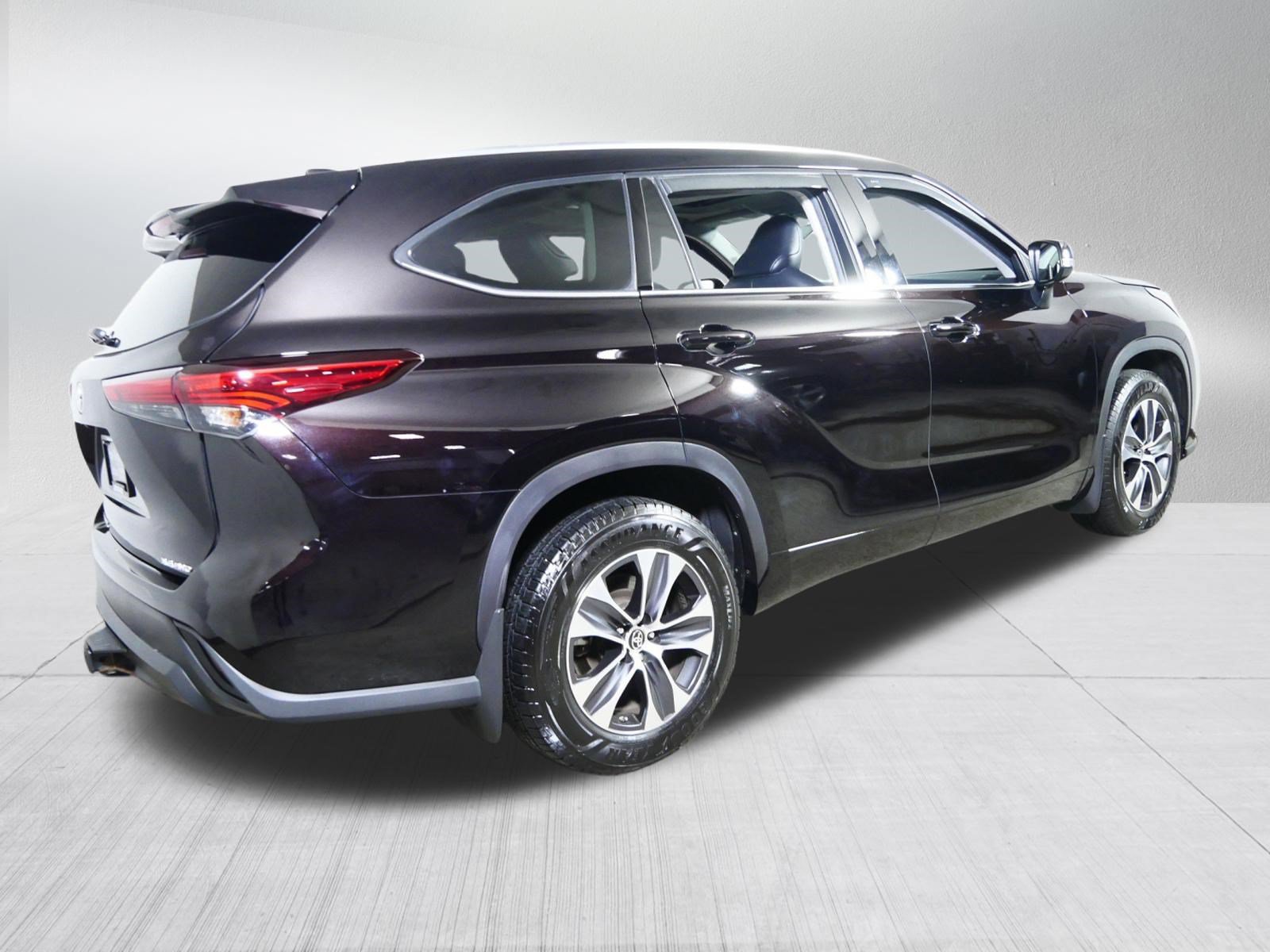 Used 2020 Toyota Highlander XLE AWD/4WD image 7