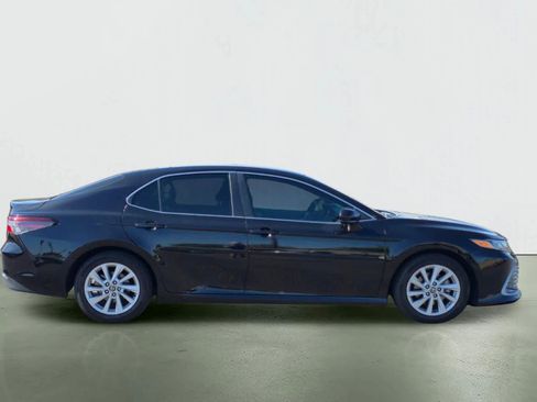 Used 2022 Toyota Camry LE w/ Carpet Mat Package (TMS) FWD image 7