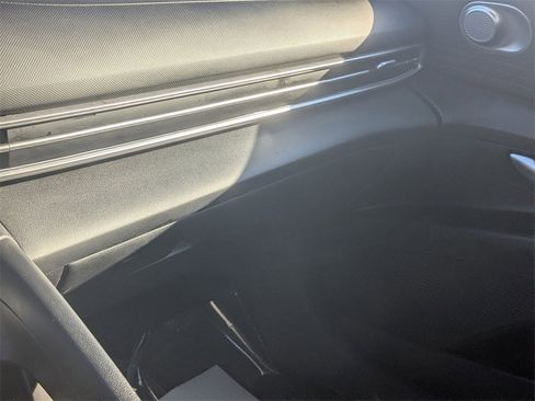 Used 2024 Hyundai Elantra SEL image 24