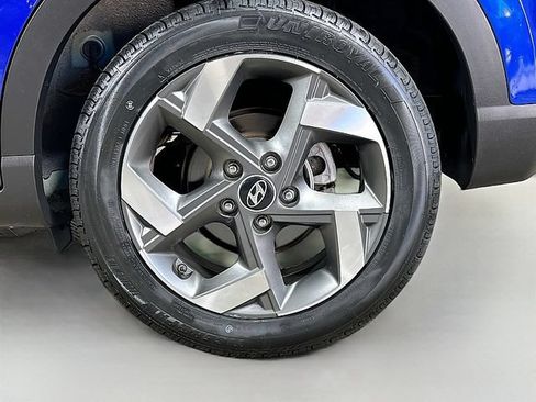 Used 2023 Hyundai Venue Limited FWD image 31