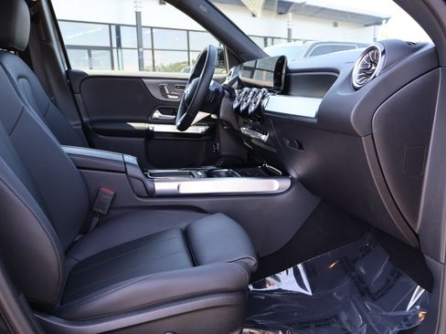 Used 2025 Mercedes-Benz GLB 250 image 28