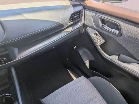 Used 2023 Nissan Rogue SV image 16