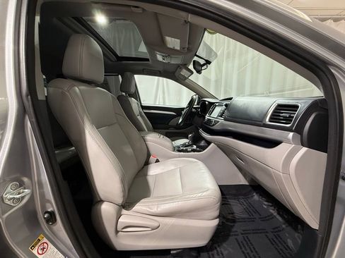 Used 2015 Toyota Highlander XLE image 24
