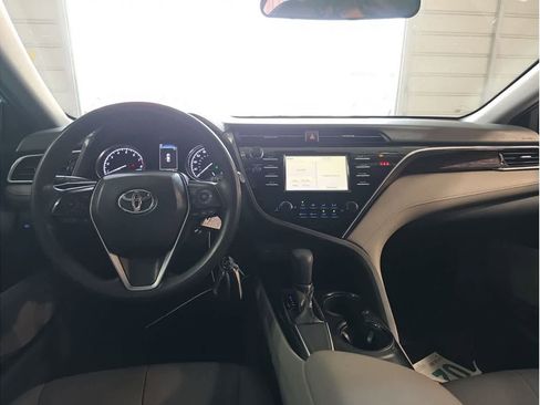 Used 2018 Toyota Camry LE image 16