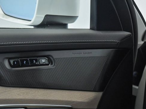 Certified 2025 Volvo XC90 T8 Plus w/ Protection Package Premier image 39