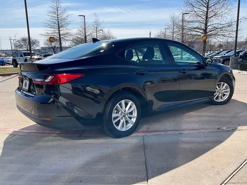 Used 2025 Toyota Camry LE image 6