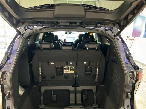 New 2026 Toyota Sienna Platinum image 18