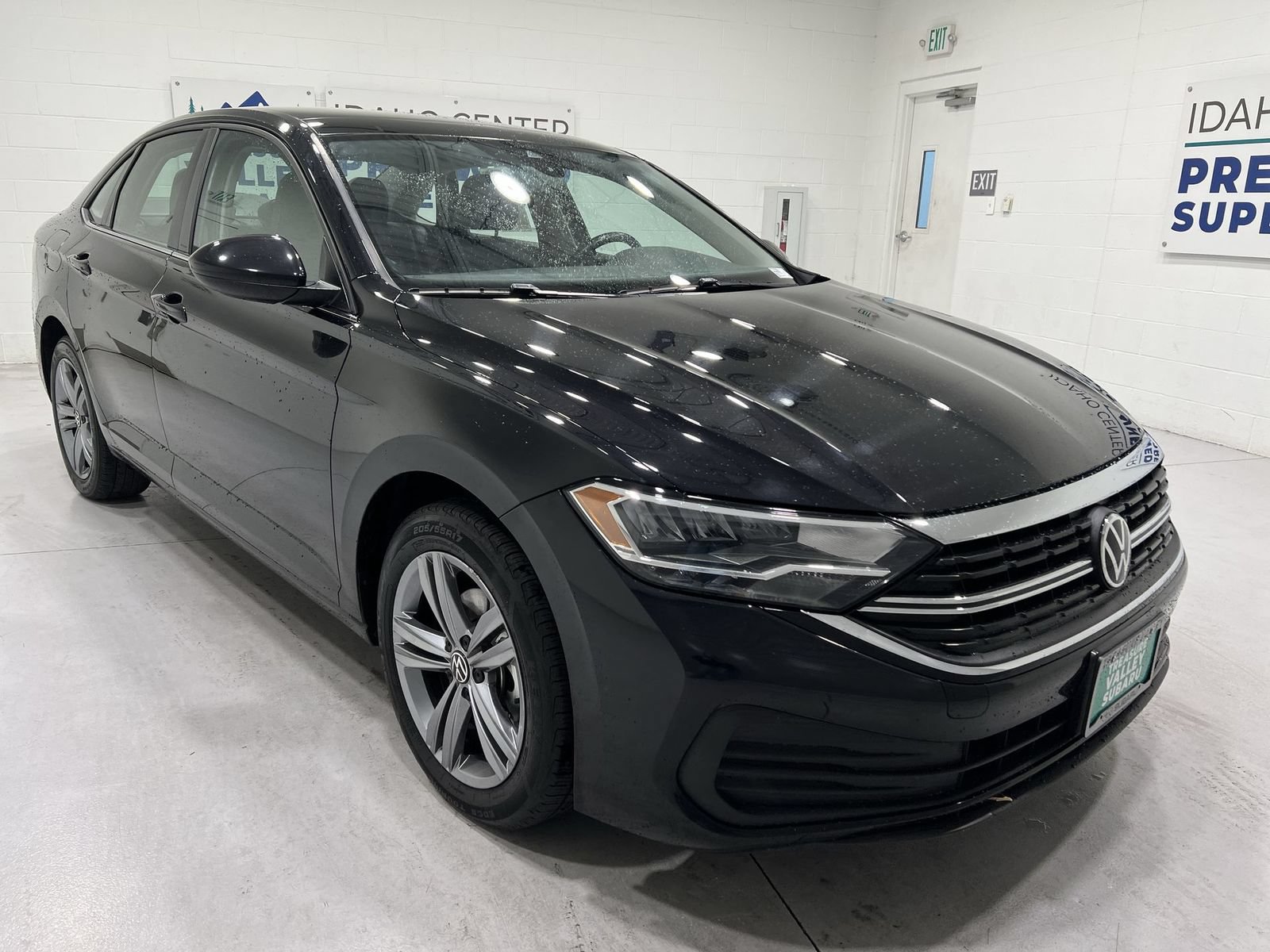 Used 2024 Volkswagen Jetta SE FWD image 2
