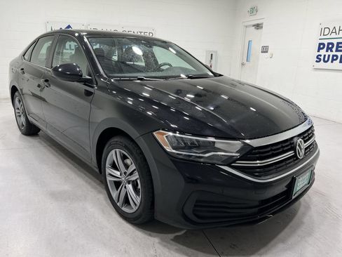 Used 2024 Volkswagen Jetta SE FWD image 2